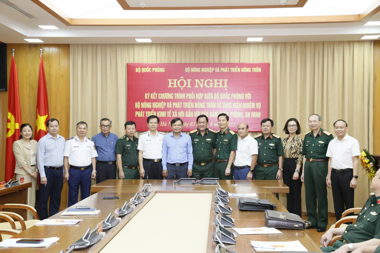 Lãnh đạo hai bộ cùng các địa biểu về dự hội nghị.