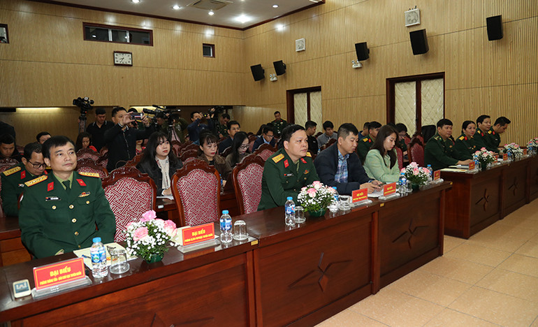 Các đại biểu dự buổi gặp mặt.