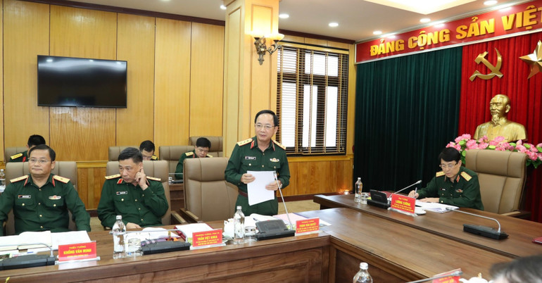 Thượng tướng Trịnh Văn Quyết báo cáo tóm tắt kết quả công tác nghiên cứu khoa học lý luận trong quân đội. Thượng tướng Trịnh Văn Quyết báo cáo tóm tắt kết quả công tác nghiên cứu khoa học lý luận trong quân đội.