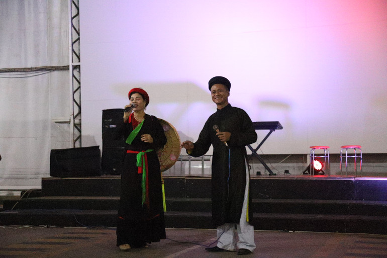 Tiết mục văn nghệ của Đội Công binh Việt Nam thể hiện tại Lễ hội giao lưu văn hóa giữa các đơn vị của các quốc gia cử quân thuộc Phái bộ. Tiết mục văn nghệ của Đội Công binh Việt Nam thể hiện tại Lễ hội giao lưu văn hóa giữa các đơn vị của các quốc gia cử quân thuộc Phái bộ.