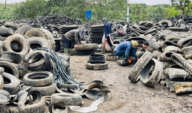 Nguyên liệu đầu vào là lốp cũ các loại.