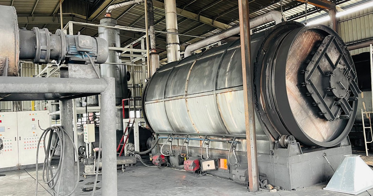 Lò đốt phân nhiệt chính của nhà máy đang hoạt động.