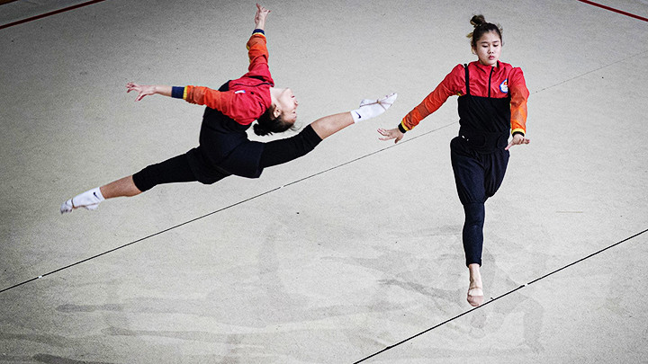 Cần sự đầu tư trong thời gian dài mới có được một vận động viên đạt trình độ đỉnh cao. Cần sự đầu tư trong thời gian dài mới có được một vận động viên đạt trình độ đỉnh cao.