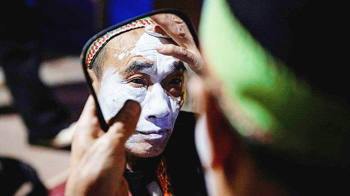 Chuẩn bị cho đêm diễn. Chuẩn bị cho đêm diễn.