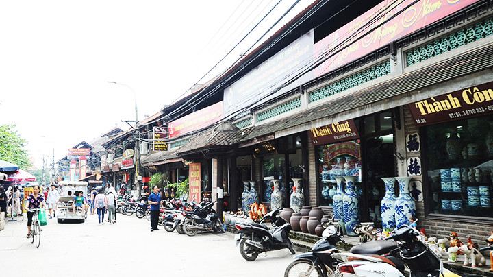 Làng gốm Bát Tràng. Ảnh: HẢI NAM Làng gốm Bát Tràng. Ảnh: HẢI NAM