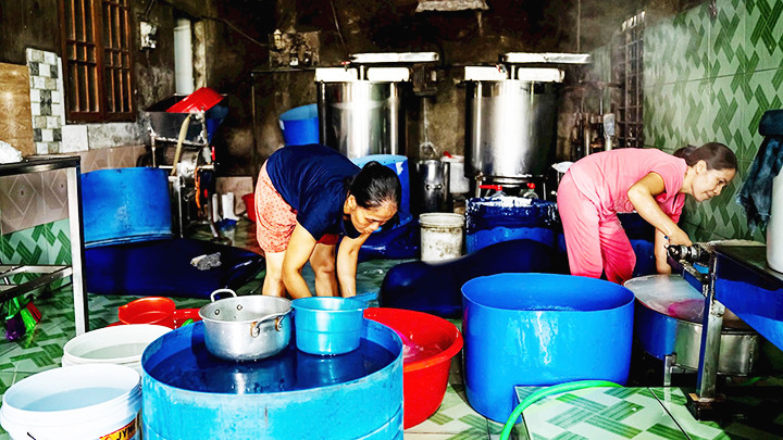 Làng bún Vân Cù trải qua hơn 400 năm hình thành. Làng bún Vân Cù trải qua hơn 400 năm hình thành.