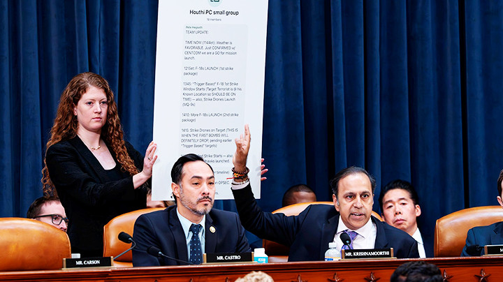 Ủy ban Tình báo Hạ viện Mỹ công khai đoạn chat trên ứng dụng Signal. Ảnh: US NEWS