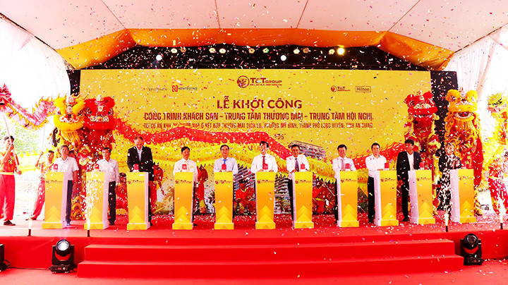 Khởi công công trình Khách sạn-Trung tâm thương mại - Trung tâm hội nghị tại An Giang. Khởi công công trình Khách sạn-Trung tâm thương mại - Trung tâm hội nghị tại An Giang.