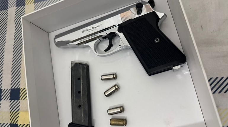 Súng và đạn thu giữ tại nơi ở của đối tượng Phạm Anh Tú.