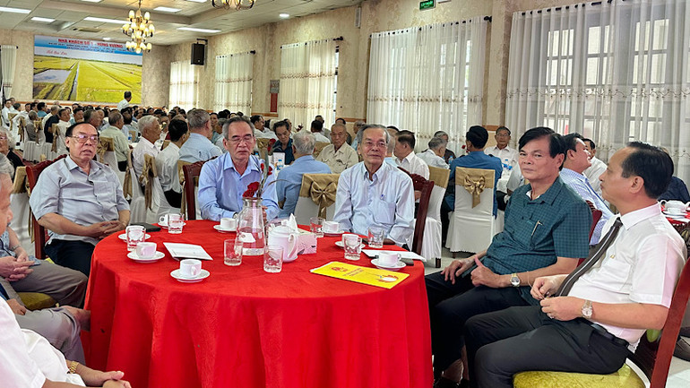 Nhiều đồng chí nguyên lãnh đạo tỉnh Minh Hải (cũ) đến dự buổi gặp mặt. Ảnh: TRỌNG DUY