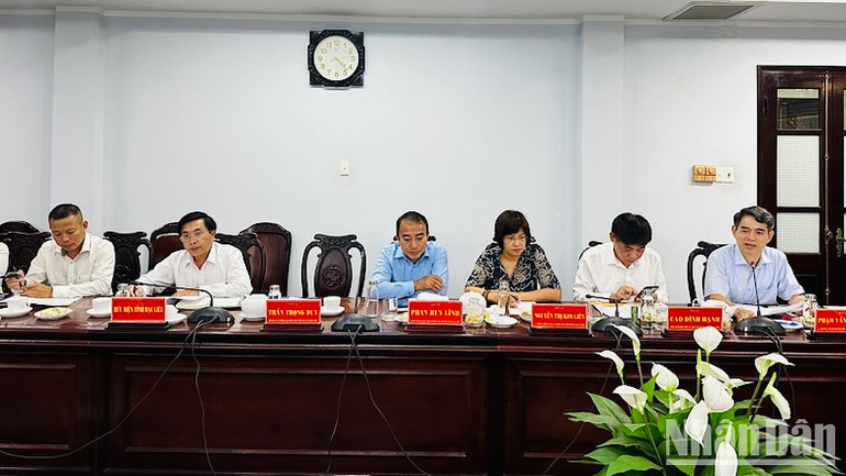 Quang cảnh buổi làm việc của đoàn công tác Báo Nhân Dân, Tổng Công ty Phát hành báo chí Trung ương với Thường trực tỉnh ủy Bạc Liêu (ngày 27/8/2024).