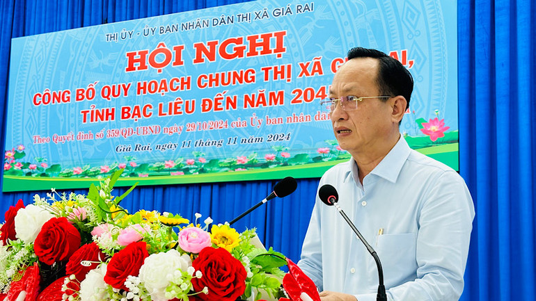 Chủ tịch Ủy ban nhân dân tỉnh Bạc Liêu Phạm Văn Thiều phát biểu chỉ đạo Thị ủy, Ủy ban nhân dân thị xã Giá Rai cần nhanh chóng hiện thực quy hoạch, đưa thị xã phát triển nhanh, vững mạnh, văn minh. Ảnh: TRỌNG DUY