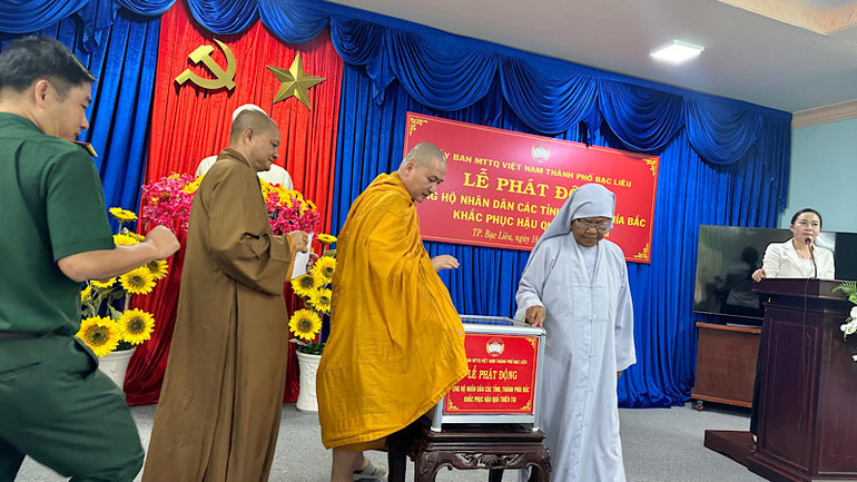 Các vị sư sãi, các tổ chức tôn giáo tại Bạc Liêu tham gia tích cực. (Ảnh: TRỌNG DUY)