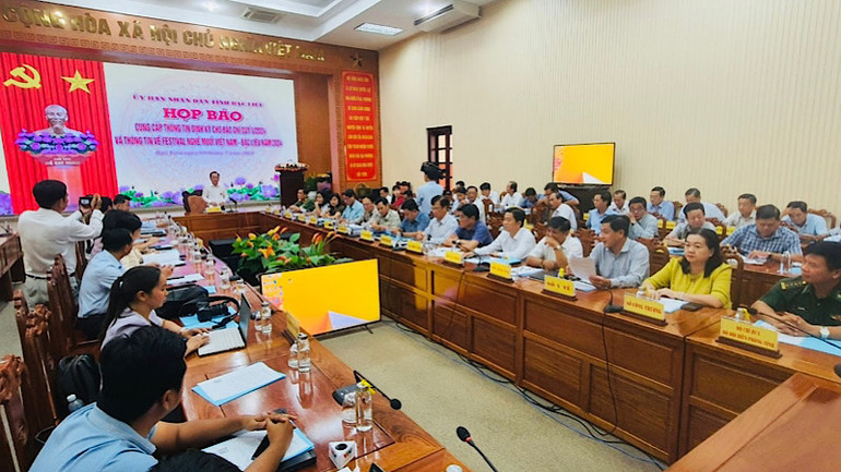 Quang cảnh buổi họp báo.