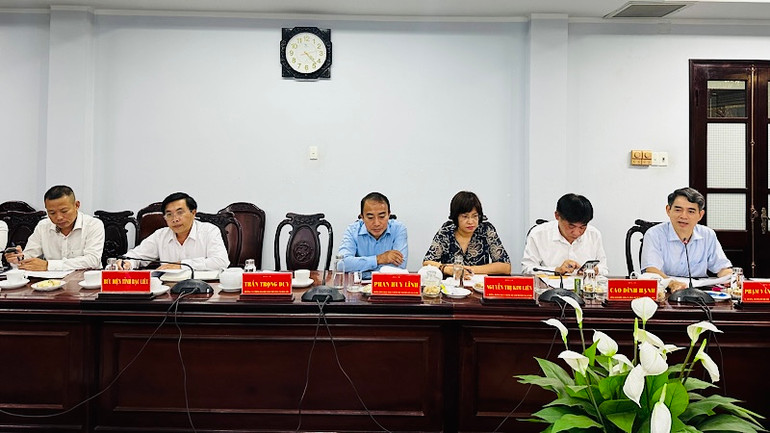 Các thành viên của Báo Nhân Dân và Tổng công ty Phát hành báo chí Trung ương tại buổi làm việc. Ảnh: TRỌNG DUY