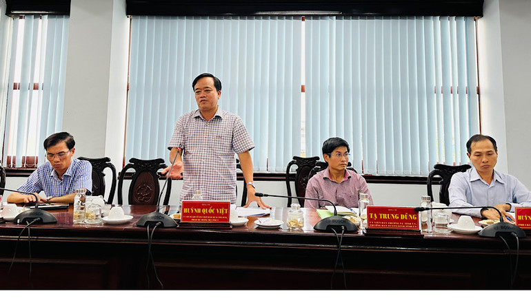 Đồng chí Huỳnh Quốc Việt, Phó Bí thư Thường trực Tỉnh ủy Bạc Liêu phát biểu tại buổi làm việc. (Ảnh: TRỌNG DUY)