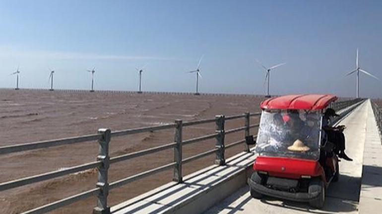 Trong thời gian qua Bạc Liêu rất quan tâm thu hút các nhà đầu tư trong lĩnh vực phát triển điện gió. Hiện nay tỉnh đã có 8 dự án điện gió hoàn thành, đưa vào hoạt động.