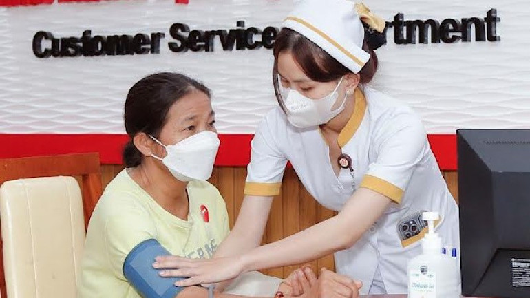 Nhiều người dân nghèo khó ở Bạc Liêu được bệnh viện khám, hỗ trợ điều trị bệnh.