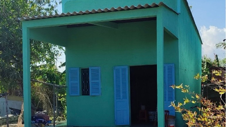 Nhân dịp Tết Chôl Chmây Thmây, Phòng Giáo dục-Đào tạo thành phố Bạc Liêu trao tặng nhà tình thương, trị giá 55 triệu đồng (do vận động đóng góp) cho gia đình em Phạm Thị Mỹ Trinh (dân tộc Khmer), học sinh lớp 7/2 Trường trung học cơ sở Nguyễn Huệ tại Vĩnh Trạch Đông, thành phố Bạc Liêu. Gia đình em Trinh thuộc diện đặc biệt khó khăn.