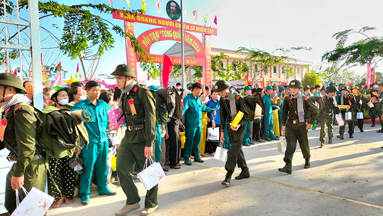 Tuổi trẻ Bạc Liêu nô nức lên đường làm nghĩa vụ cao cả của người thanh niên với Tổ quốc.