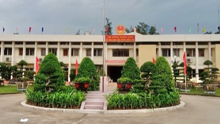 Trụ sở Ủy ban nhân dân huyện Đông Hải, nơi lãnh đạo chủ chốt huyện này khẳng định &quot;việc bồi thường đúng quy trình, quy định của pháp luật&quot;.