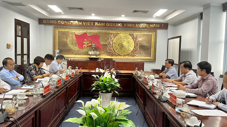 Quang cảnh buổi làm việc.