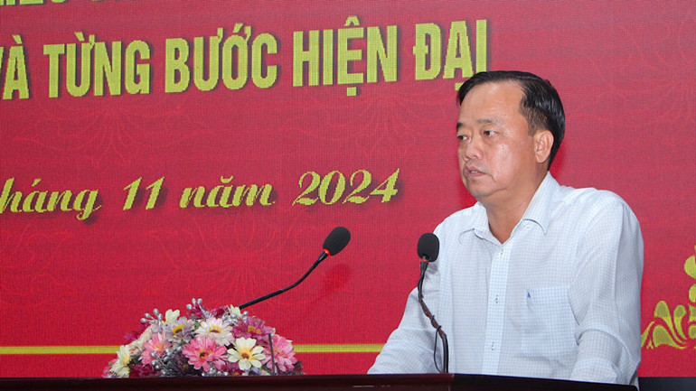 Đồng chí Huỳnh Quốc Việt, Ủy viên dự khuyết Trung ương Đảng, Phó Bí thư Thường trực Tỉnh ủy Bạc Liêu, phát biểu kết luận và chỉ đạo tại Hội nghị.