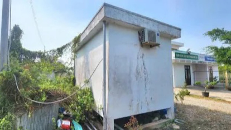 Một trong ba trạm quan trắc xây dựng nhưng không sử dụng được ở Bạc Liêu.