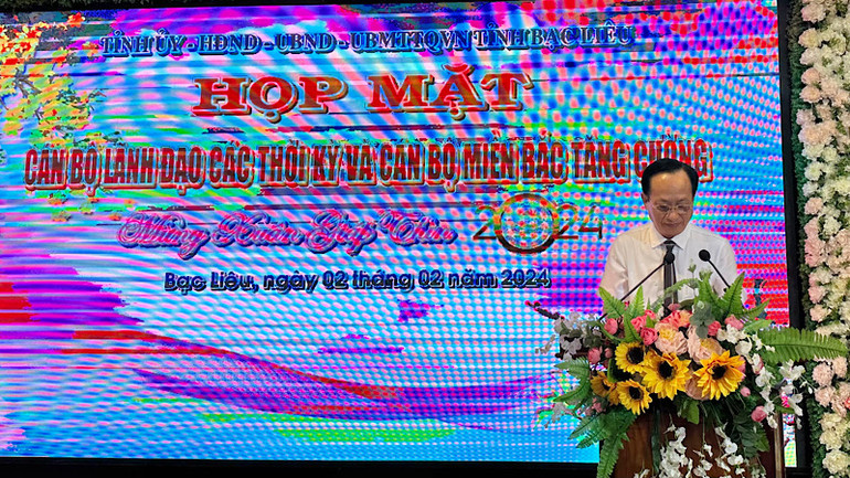 Chủ tịch Ủy ban nhân dân tỉnh Bạc Liêu Phạm văn Thiều thông tin khái quát một vài thành tựu nổi bật của tỉnh trong năm qua. Ảnh: TRỌNG DUY