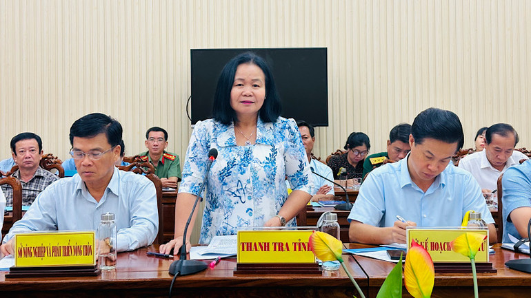 Chánh Thanh tra tỉnh Bạc Liêu Bùi Thanh Nguyên trả lời các câu hỏi của các nhà báo về một số vụ việc tiêu cực, tham nhũng &quot;điển hình&quot; tại địa phương. Ảnh: TRỌNG DUY