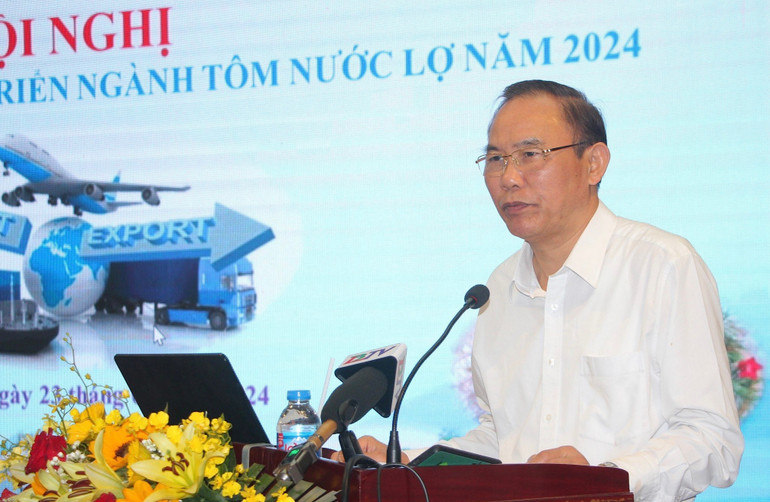 Thứ trưởng Nông nghiệp và Phát triển nông thôn Phùng Đức Tiến phát biểu ý kiến tại hội nghị. Ảnh: TRỌNG DUY.