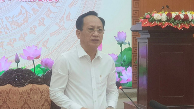 Chủ tịch Ủy ban nhân dân tỉnh Bạc Liêu Phạm Văn Thiều phát biểu ý kiến tại buổi họp báo.