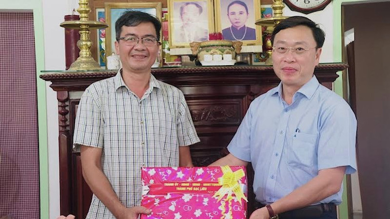 Lãnh đạo tỉnh và thành phố Bạc Liêu thường xuyên đến thăm, tặng quà các hộ Khmer, các hộ đồng bào dân tộc thiểu số tại địa phương.