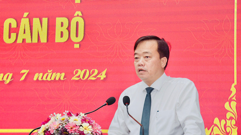 Đồng chí Huỳnh Quốc Việt phát biểu ý kiến nêu nỗ lực phấn đấu hoàn thành tốt nhiệm vụ.