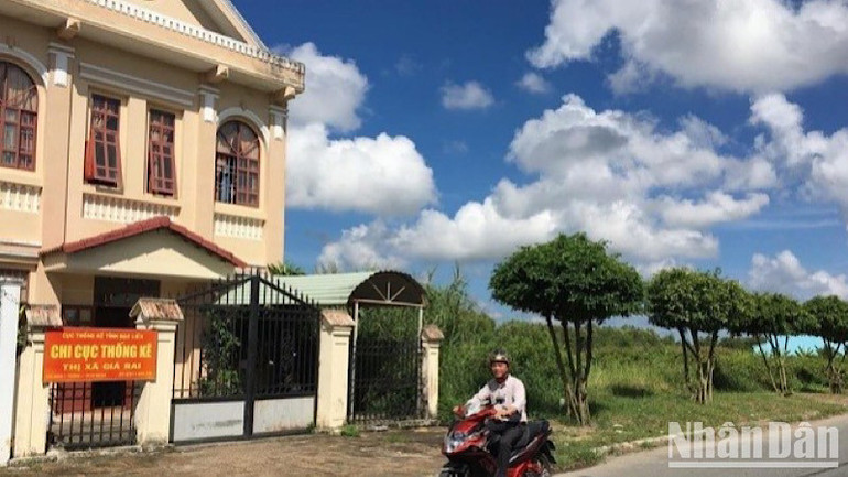 Giám đốc Công ty TNHH Thiên Phúc là Nguyễn Việt Trung &quot;liều mạng&quot; đem cả sổ đỏ một số cơ quan Nhà nước của thị xã Giá Rai (Bạc Liêu) thế chấp tại ngân hàng. (Ảnh: TRỌNG DUY)