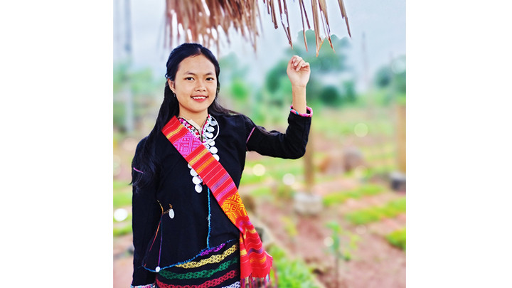 Trang phục truyền thống của phụ nữ Vân Kiều.