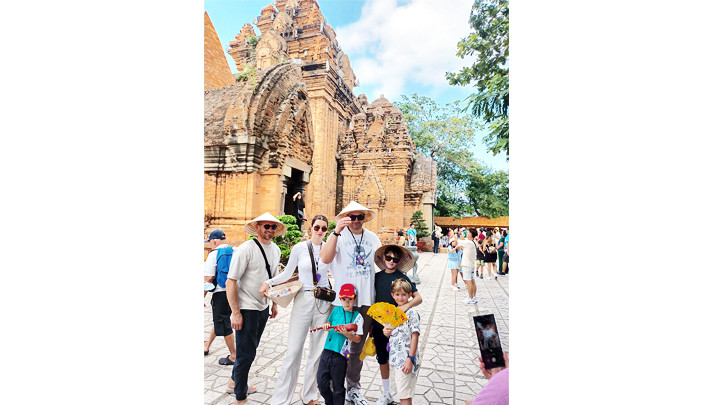 Tháp Bà Ponagar, công trình lịch sử văn hóa lâu đời ở Nha Trang.