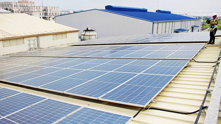 Hệ thống ĐMT mái nhà tại Công ty Kim Đức đã góp phần giảm chi phí tiền điện cho doanh nghiệp và giảm phát thải carbon. Ảnh: TL