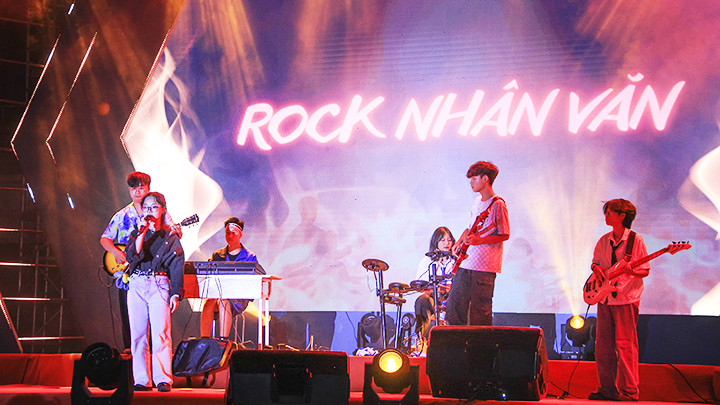 Gala “Cất cánh” của CLB Rock Nhân văn.