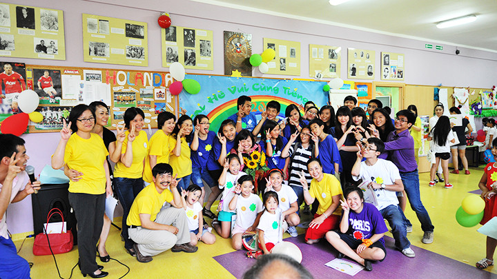 Trại hè “Vui cùng tiếng Việt - Warszawa 2012” - trại đầu tiên TS Thụy Anh thiết kế. Trại hè “Vui cùng tiếng Việt - Warszawa 2012” - trại đầu tiên TS Thụy Anh thiết kế.