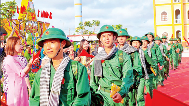 Các tân binh vùng sông nước Cà Mau nô nức lên đường thực hiện nhiệm vụ bảo vệ Tổ quốc.