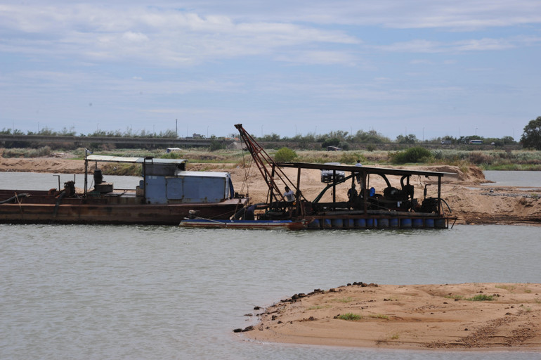 Nhiều vi phạm tại mỏ cát của Công ty trách nhiệm hữu hạn Đầu tư và Phát triển Huy Phú (thôn Phước Bình Bắc, xã Hòa Thành, thị xã Đông Hòa, Phú Yên. Nhiều vi phạm tại mỏ cát của Công ty trách nhiệm hữu hạn Đầu tư và Phát triển Huy Phú (thôn Phước Bình Bắc, xã Hòa Thành, thị xã Đông Hòa, Phú Yên.