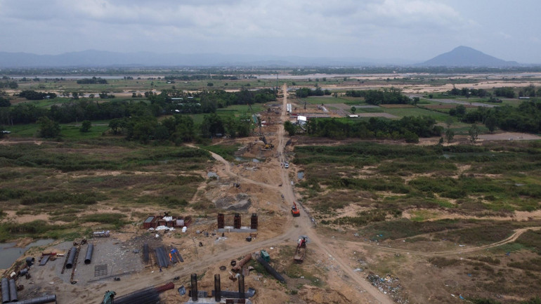 Không để lợi dụng cơ chế đặc thù để xảy ra những sai phạm, đặc biệt là đối với việc khai thác, cung ứng vật liệu xây dựng phục vụ dự án. Không để lợi dụng cơ chế đặc thù để xảy ra những sai phạm, đặc biệt là đối với việc khai thác, cung ứng vật liệu xây dựng phục vụ dự án.