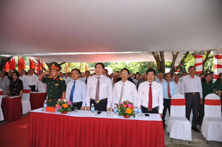 Các đại biểu dự lễ.