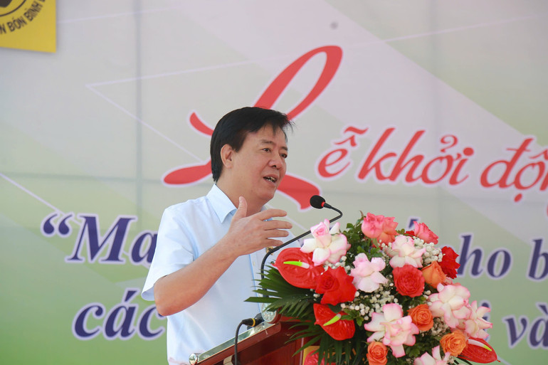 Ông Ngô Văn Đông, Tổng Giám đốc Công ty cổ phần Phân bón Bình Điền cho biết, ngoài trao tặng vật tư nông nghiệp, chương trình còn tổ chức các buổi tập huấn về kỹ thuật canh tác và chăm sóc cây trồng.