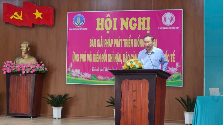 Thứ trưởng Nông nghiệp và Phát triển nông thôn Phùng Đức Tiến cho rằng, để có con cá tra da trơn hoàn hảo đạt chất lượng sạch bệnh từ ao nuôi đến xuất khẩu, trước nhất Bộ Nông nghiệp và Phát triển nông thôn đề nghị các địa phương quản lý chặt các cơ sở sản xuất giống cá tra.