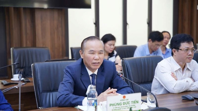 Thứ trưởng Phùng Đức Tiến phát biểu tại buổi làm việc. Thứ trưởng Phùng Đức Tiến phát biểu tại buổi làm việc.