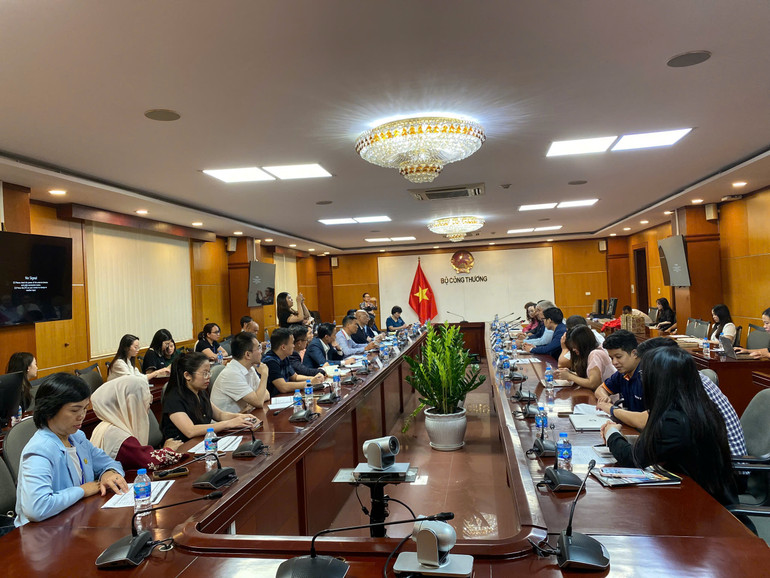 Hội thảo giao thương giữa đoàn doanh nghiệp Việt Nam và doanh nghiệp Ả-rập, ngày 24/10. Hội thảo giao thương giữa đoàn doanh nghiệp Việt Nam và doanh nghiệp Ả-rập, ngày 24/10.