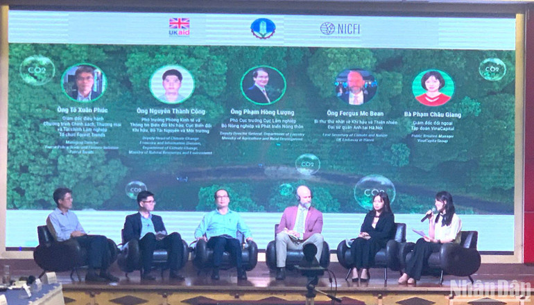 Tại Hội thảo các chuyên gia cũng chia sẻ kinh nghiệm quốc tế về thị trường carbon, chính sách quản lý tín chỉ carbon và phát triển thị trường carbon trong nước. Tại Hội thảo các chuyên gia cũng chia sẻ kinh nghiệm quốc tế về thị trường carbon, chính sách quản lý tín chỉ carbon và phát triển thị trường carbon trong nước.