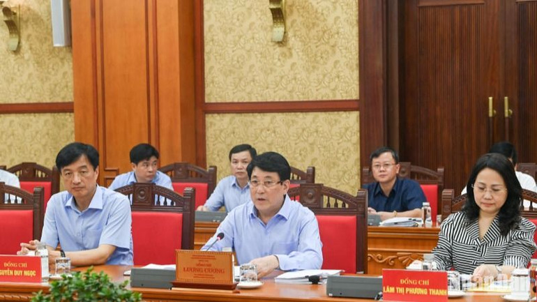 Thường trực Ban Bí thư Lương Cường, Chánh Văn phòng Trung ương Đảng Nguyễn Duy Ngọc cùng các đại biểu dự cuộc họp. (Ảnh: DUY LINH)